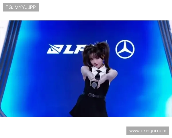 骆歆采访肩带滑落是真的吗?网友热议LPL主持人的专业度与风格争议